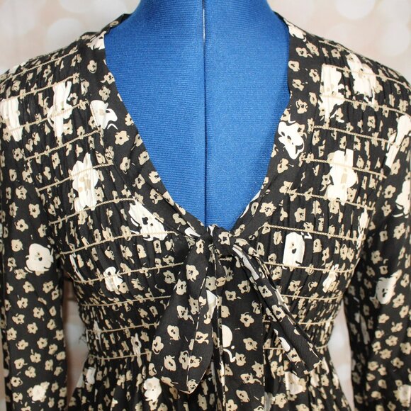 Studio M Womens Blouse Black Tan Floral Long Sleeve Flare V Neck Shirred ~Small~ - Picture 2 of 10